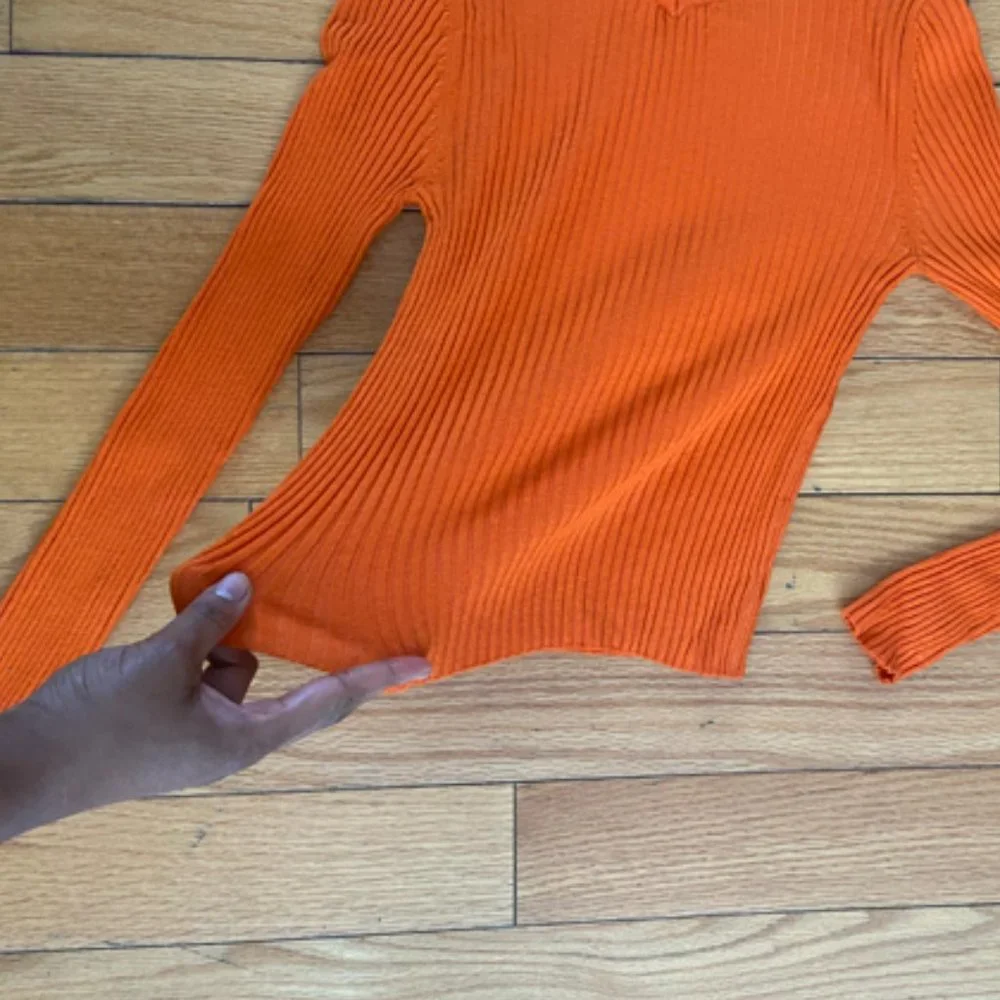 Long Sleeve Ribbed Tee - Picture 4 of 4